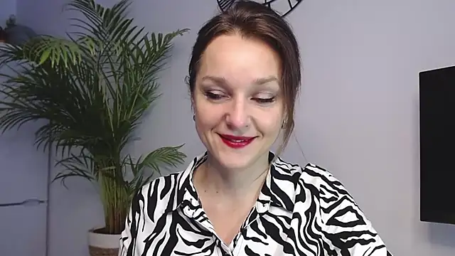 Snapshot of AliciaDesire chatting on 01-08-25, 08:06 AliciaDesire online show from 01-08-25, 08:06