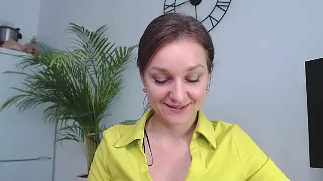 Snapshot of AliciaDesire chatting on 01-13-25, 10:47 AliciaDesire online show from 01-13-25, 10:47
