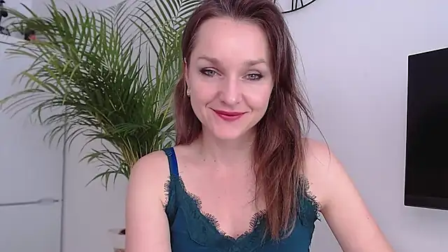 Snapshot of AliciaDesire chatting on 02-04-25, 11:05 AliciaDesire online show from 02-04-25, 11:05