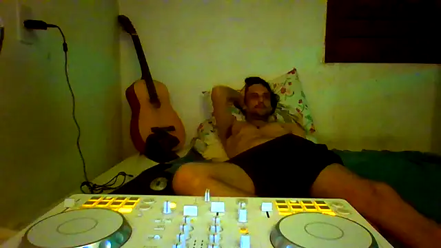 couplemilk online show from 06-02-26, 02:33