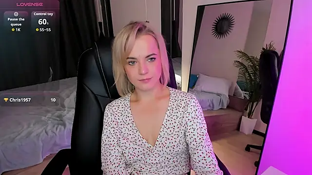 Snapshot of JessicaBeverly chatting on 09-15-25, 05:52 JessicaBeverly online show from 09-15-25, 05:52