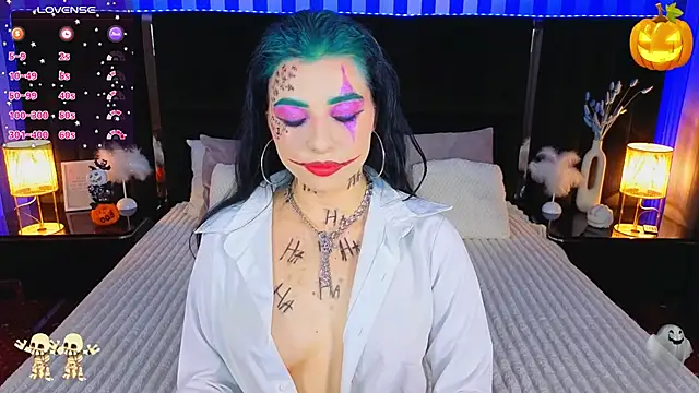 KitnissKiss online show from 10-30-25, 09:11