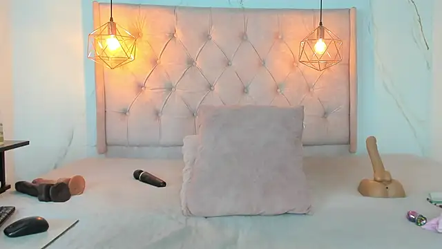Snapshot of zamira_44 chatting on 07-03-26, 01:50 zamira 44 online show from 07-03-26, 01:50