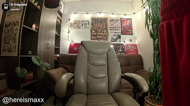 MaxG   online show from 10-24-25, 02:54