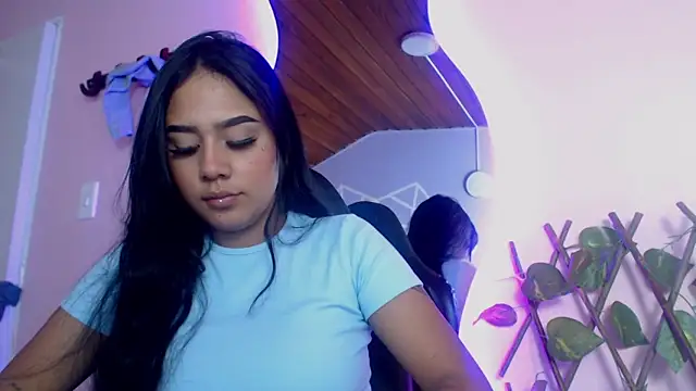 Snapshot of Shaarongp chatting on 03-21-25, 10:39 Shaarongp online show from 03-21-25, 10:39