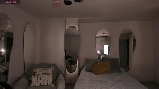 DolcieElliot online show from 02-19-25, 12:00