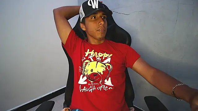 Snapshot of michaelhotbbc chatting on 10-16-25, 03:37 michaelhotbbc online show from 10-16-25, 03:37