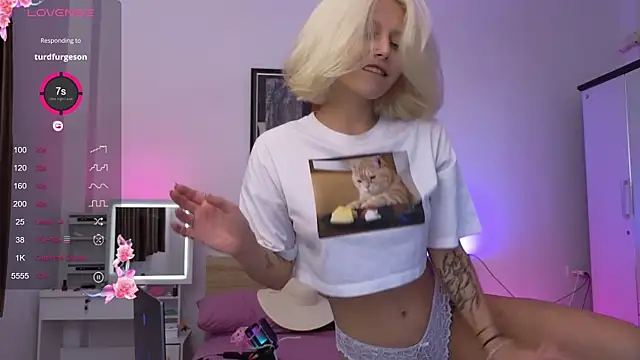 Snapshot of I_see_Ays1 chatting on 03-04-25, 02:32 I see Ays1 online show from 03-04-25, 02:32