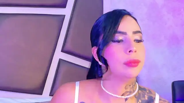 GiahDaniels online show from 05-31-26, 04:29
