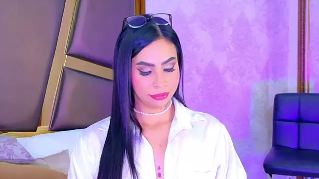 GiahDaniels online show from 04-22-26, 03:35