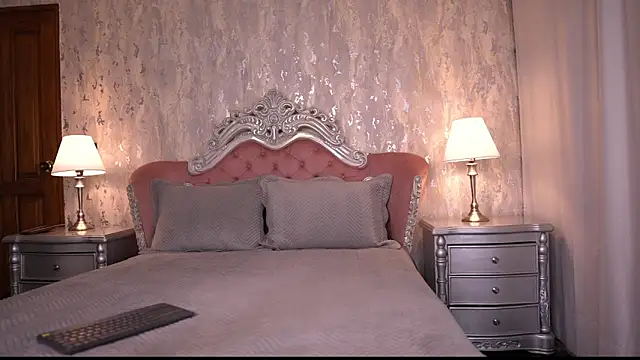 Snapshot of AngelineConnor chatting on 09-26-25, 11:00 AngelineConnor online show from 09-26-25, 11:00