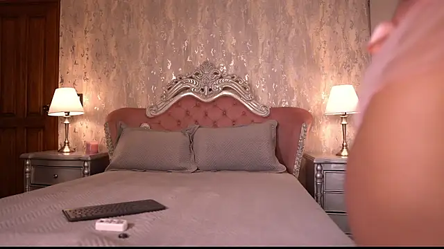 Snapshot of AngelineConnor chatting on 10-04-25, 11:06 AngelineConnor online show from 10-04-25, 11:06