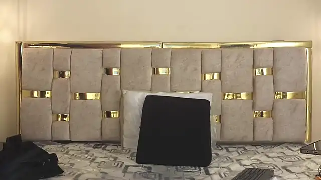 Snapshot of ling_ling24 chatting on 12-20-25, 03:42 ling ling24 online show from 12-20-25, 03:42