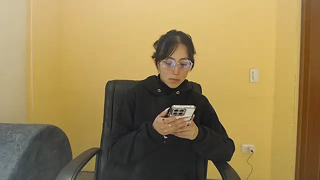 Snapshot of ling_ling24 chatting on 10-18-25, 03:08 ling ling24 online show from 10-18-25, 03:08