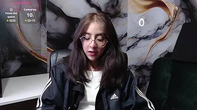 Snapshot of ling_ling24 chatting on 03-21-25, 03:33 ling ling24 online show from 03-21-25, 03:33