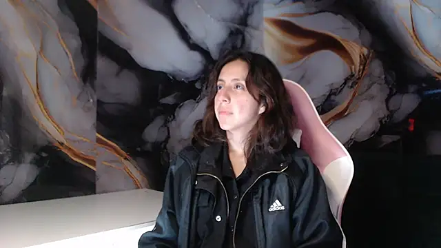 Snapshot of ling_ling24 chatting on 10-15-25, 03:05 ling ling24 online show from 10-15-25, 03:05