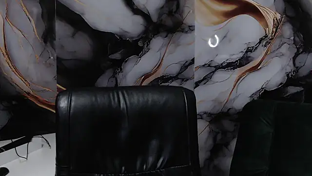 Snapshot of ling_ling24 chatting on 03-21-25, 07:11 ling ling24 online show from 03-21-25, 07:11