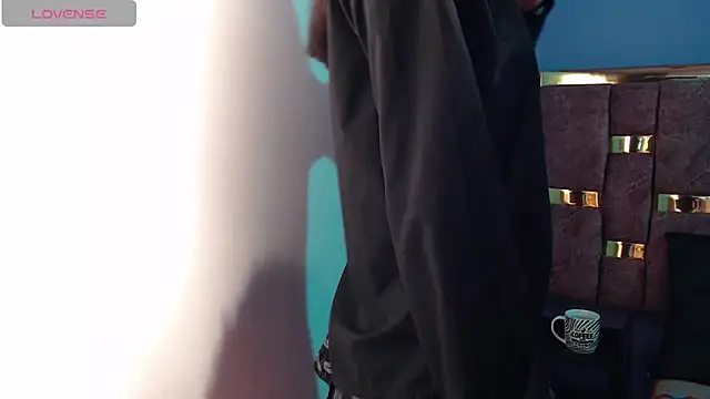 Snapshot of ling_ling24 chatting on 03-04-25, 11:32 ling ling24 online show from 03-04-25, 11:32