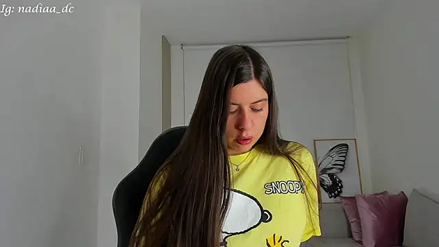 Nadiaa  online show from 02-01-25, 04:24