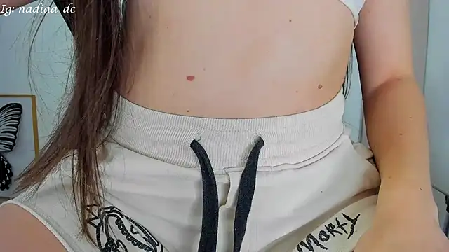 Nadiaa  online show from 03-10-25, 04:07