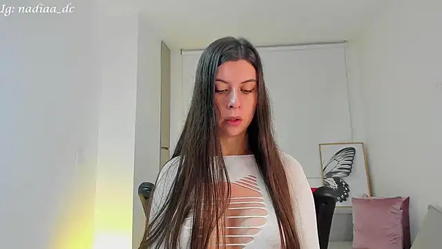 Nadiaa  online show from 01-12-25, 03:17