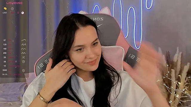 Snapshot of _Sweetie_ chatting on 02-18-25, 01:44 Sweetie online show from 02-18-25, 01:44