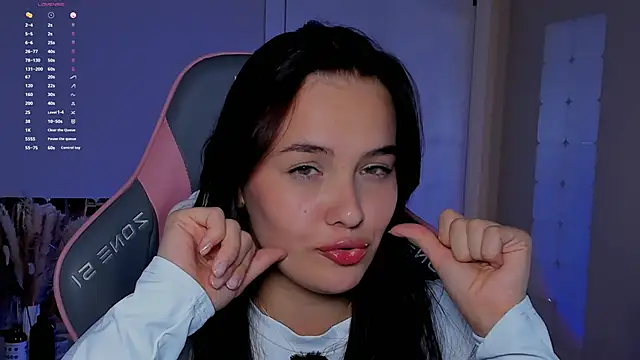 Snapshot of _Sweetie_ chatting on 10-18-25, 07:27 Sweetie online show from 10-18-25, 07:27