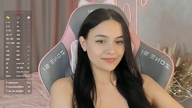 Snapshot of _Sweetie_ chatting on 03-18-25, 05:12 Sweetie online show from 03-18-25, 05:12