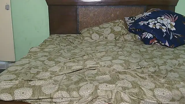 Snapshot of Zaraa_1 chatting on 03-22-25, 10:28 Zaraa 1 online show from 03-22-25, 10:28