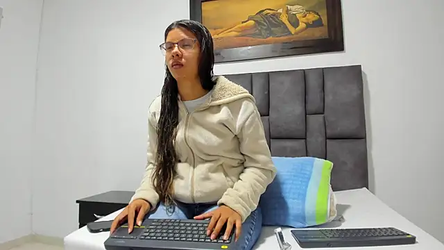 Vahiolet smith online show from 04-15-26, 03:23