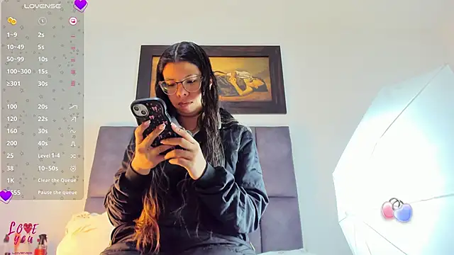 Vahiolet smith online show from 03-17-26, 03:20