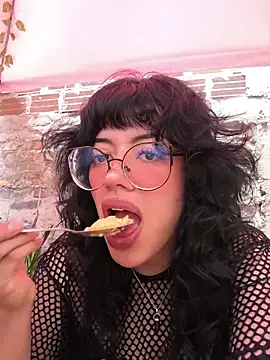 Snapshot of Fun_Everywhere chatting on 03-15-26, 04:58 Fun Everywhere online show from 03-15-26, 04:58