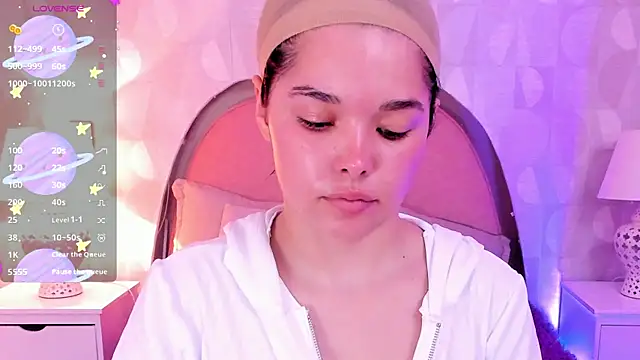 Snapshot of angeline_teen chatting on 06-10-26, 12:17 angeline teen online show from 06-10-26, 12:17
