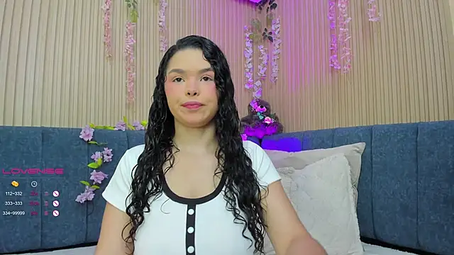 Snapshot of angeline_teen chatting on 03-19-25, 12:12 angeline teen online show from 03-19-25, 12:12