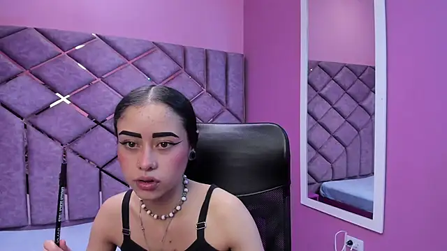 Snapshot of AnnySweett_ chatting on 10-22-25, 05:12 AnnySweett online show from 10-22-25, 05:12