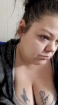 Snapshot of winterpawg chatting on 12-10-24, 04:45 winterpawg online show from 12-10-24, 04:45