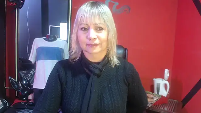 Snapshot of KLOE_PIELL chatting on 10-20-25, 04:29 KLOE PIELL online show from 10-20-25, 04:29