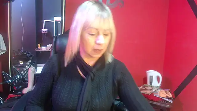 Snapshot of KLOE_PIELL chatting on 10-22-25, 05:34 KLOE PIELL online show from 10-22-25, 05:34