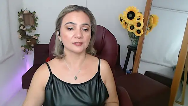 Snapshot of Ghada_milf chatting on 06-14-26, 12:07 Ghada milf online show from 06-14-26, 12:07