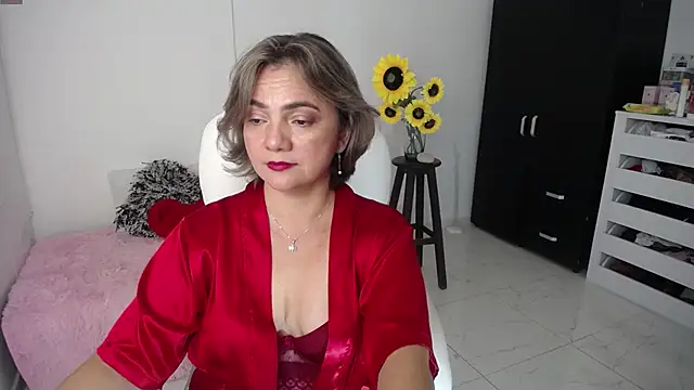 Snapshot of Ghada_milf chatting on 02-15-25, 02:04 Ghada milf online show from 02-15-25, 02:04