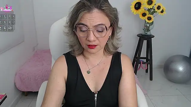 Snapshot of Ghada_milf chatting on 09-22-25, 12:16 Ghada milf online show from 09-22-25, 12:16