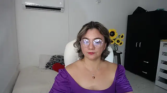 Snapshot of Ghada_milf chatting on 03-23-25, 03:54 Ghada milf online show from 03-23-25, 03:54