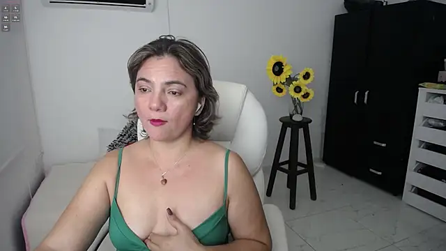 Snapshot of Ghada_milf chatting on 03-15-25, 06:43 Ghada milf online show from 03-15-25, 06:43
