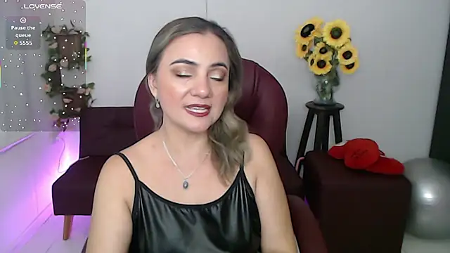 Ghada milf online show from 04-17-26, 08:00