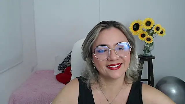 Snapshot of Ghada_milf chatting on 09-23-25, 10:17 Ghada milf online show from 09-23-25, 10:17
