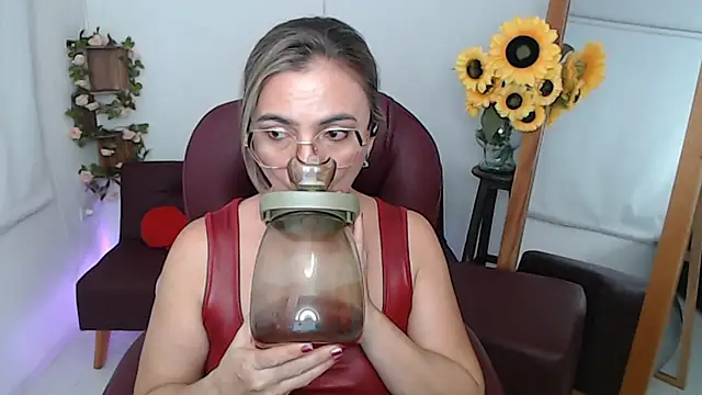 Snapshot of Ghada_milf chatting on 06-11-26, 12:32 Ghada milf online show from 06-11-26, 12:32
