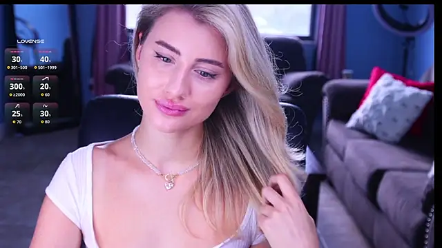 Snapshot of Naughty-Kitty1 chatting on 09-10-25, 09:14 Naughty-Kitty1 online show from 09-10-25, 09:14