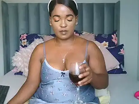 Snapshot of Amberbela chatting on 01-25-25, 02:47 Amberbela online show from 01-25-25, 02:47
