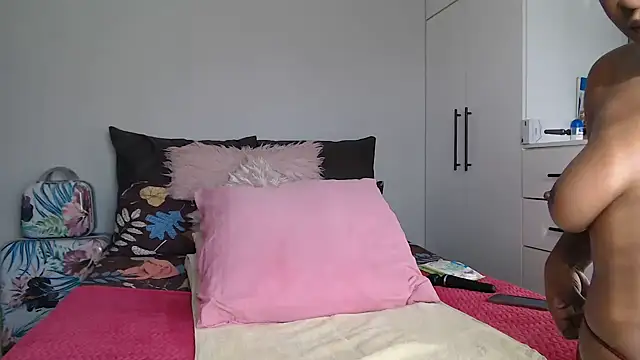 Amberbela online show from 11-18-25, 04:05