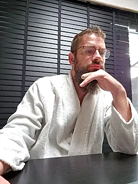 Snapshot of TRebelG chatting on 10-11-25, 09:21 TRebelG online show from 10-11-25, 09:21